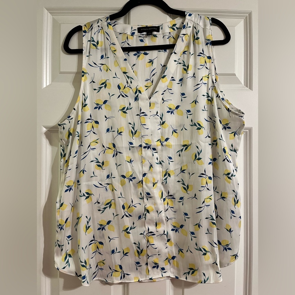 Banana Republic Sleeveless Top - White with Lemon print - Picture 2 of 8